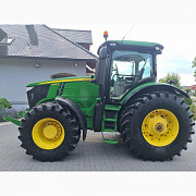 Трактор John Deere 7230R в Київській області. Украина