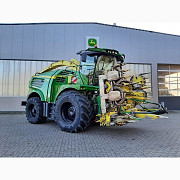 Кормозбиральний комбайн John Deere 8400, Київська область. Україна
