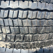 Була шина 315/80R22,5 бічна. Тальне
